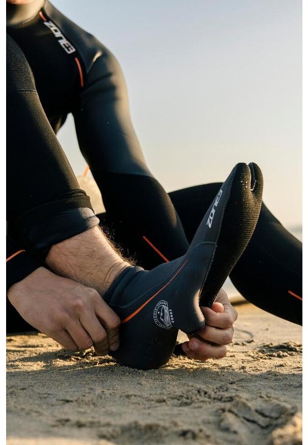 Skarpety neoprenowe ZONE3 Active Flex Swim 3 mm. Kolor: czarny. Materiał: neopren
