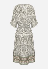 Born2be - Ciemnozielona Sukienka z Wiskozy w Ornamentalny Wzór z Szeroką Gumką w Pasie Tanissla. Okazja: na co dzień, na randkę, do pracy, na spotkanie biznesowe. Typ kołnierza: dekolt w kształcie V. Kolor: zielony. Materiał: wiskoza. Długość rękawa: krótki rękaw. Sezon: wiosna, lato. Styl: biznesowy, klasyczny, casual, elegancki #2