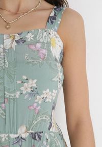 Born2be - Miętowy Kombinezon z Krótkimi Nogawkami i Marszczoną Gumką w Pasie Emalyna. Kolor: miętowy. Długość rękawa: na ramiączkach. Długość: krótkie. Sezon: wiosna, lato #3