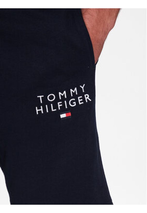 TOMMY HILFIGER - Tommy Hilfiger Szorty sportowe UM0UM02881 Granatowy Regular Fit. Kolor: niebieski. Materiał: bawełna, syntetyk. Styl: sportowy