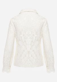 Born2be - Jasnobeżowa Koronkowa Koszula Zapinana Analeta. Kolor: beżowy. Materiał: koronka. Styl: elegancki #3