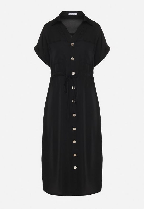 Born2be - Czarna Koszulowa Sukienka z Krótkim Rękawem Zapinana na Guziki z Materiałowym Paskiem Piantia. Okazja: na imprezę, na co dzień. Kolor: czarny. Materiał: materiał. Długość rękawa: krótki rękaw. Sezon: wiosna, lato. Typ sukienki: koszulowe. Styl: elegancki, casual