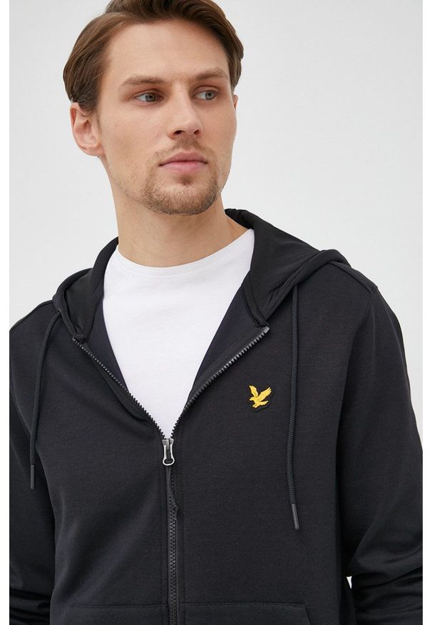 Lyle & Scott bluza męska kolor czarny z kapturem gładka. Okazja: na co dzień. Typ kołnierza: kaptur. Kolor: czarny. Materiał: materiał, włókno. Wzór: gładki. Styl: casual