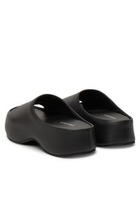 Inuikii Klapki Suede Studs 70103-153 Czarny. Kolor: czarny. Materiał: zamsz, skóra