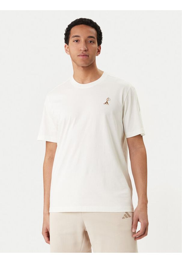 Adidas - adidas T-Shirt Lux Coffee Cafe Pour Graphic KB4845 Biały Loose Fit. Kolor: biały. Materiał: bawełna