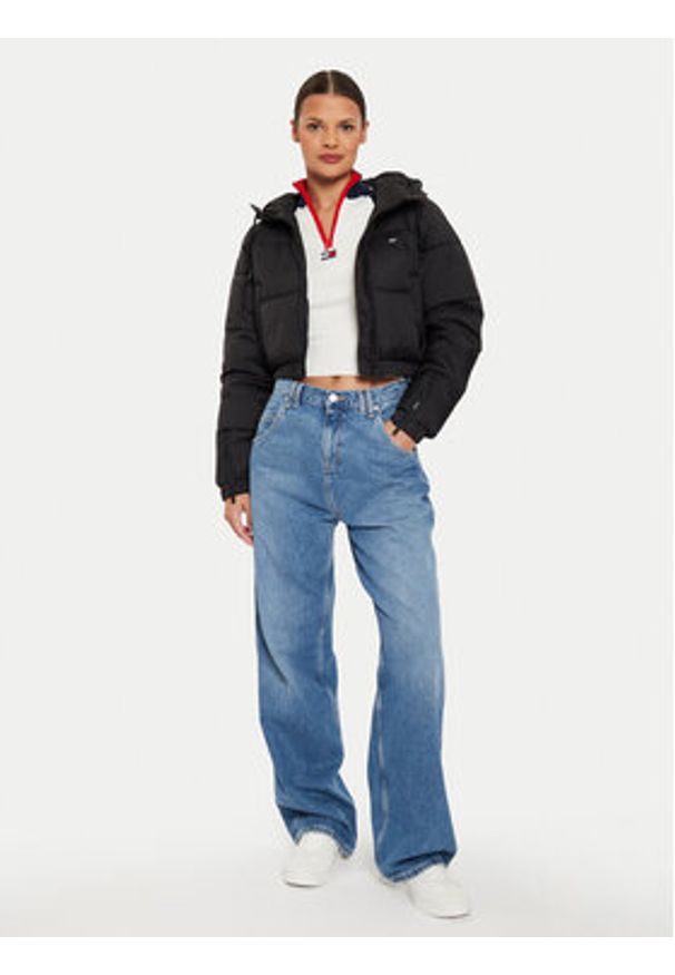 Tommy Jeans Kurtka zimowa DW0DW18313 Czarny Cropped Fit. Kolor: czarny. Materiał: syntetyk. Sezon: zima