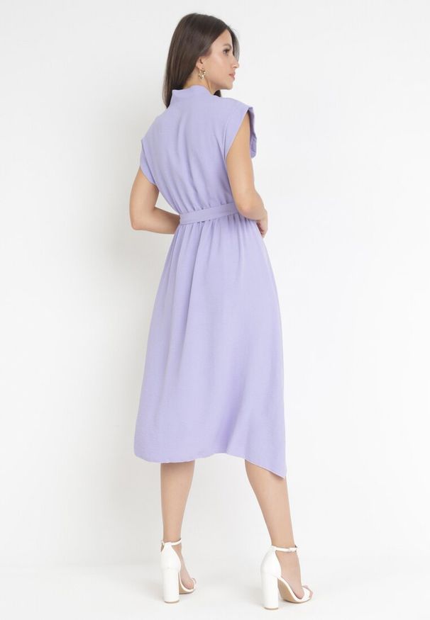 Born2be - Fioletowa Midi Sukienka Zapinana na Guziki z Wiązanym Paskiem Alyssama. Kolor: fioletowy. Materiał: materiał. Długość: midi