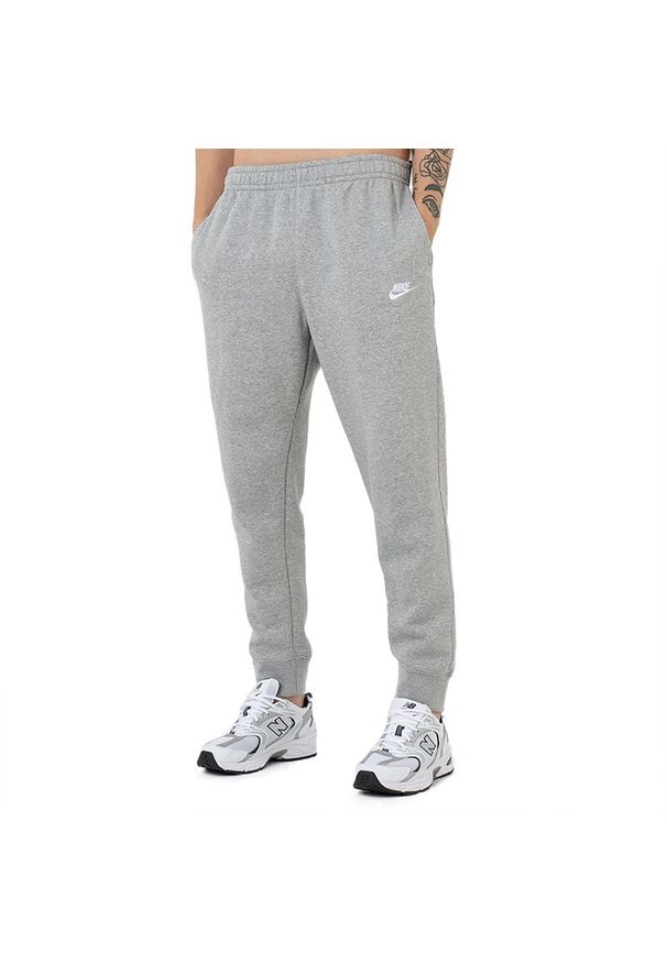 Spodnie Nike Sportswear Club Fleece BV2671-063 - szare. Kolor: szary. Materiał: bawełna, dresówka, poliester. Wzór: aplikacja