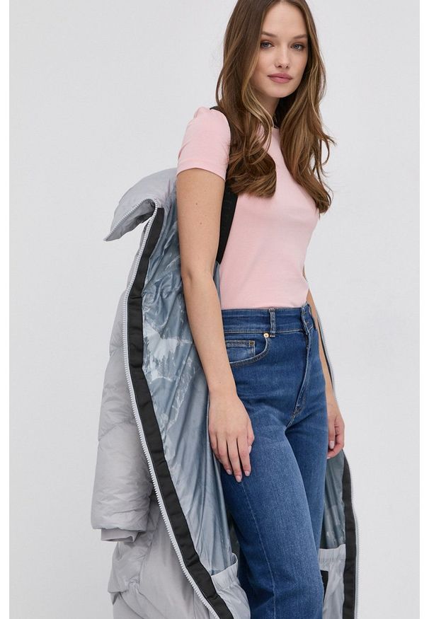Guess - Kurtka puchowa. Okazja: na co dzień. Kolor: szary. Materiał: puch. Wzór: gładki. Styl: casual