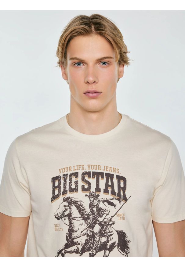 Big-Star - Koszulka męska z linii Authentic z nadrukiem perłowa Patter 103. Okazja: na co dzień. Kolor: kremowy. Materiał: dzianina, materiał, jeans. Wzór: nadruk. Styl: casual, klasyczny