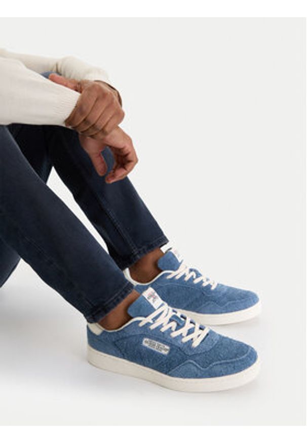 Guess Jeans Sneakersy EO-LUNARI-02 WE Niebieski. Kolor: niebieski. Materiał: zamsz, skóra