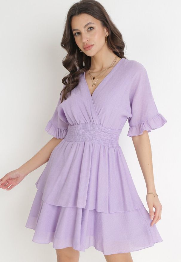Born2be - Fioletowa Sukienka Mini z Gumką w Pasie i Falbankami Edeane. Typ kołnierza: kołnierz z falbankami. Kolor: fioletowy. Długość: mini