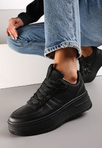 Renee - Czarne Sznurowane Sneakersy na Grubej Podeszwie Salsabil. Kolor: czarny. Materiał: materiał. Wzór: aplikacja. Obcas: na platformie