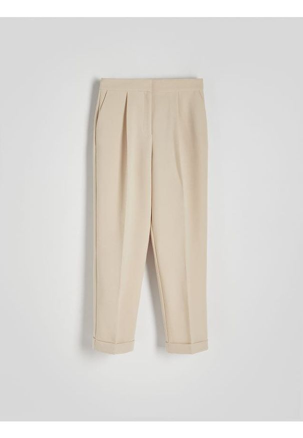 Reserved - Spodnie z mankietami - beżowy. Kolor: beżowy. Materiał: tkanina, wiskoza