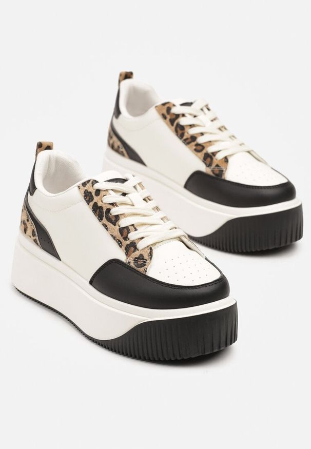 Born2be - Biało-Czarne Sneakersy na Grubej Podeszwie z Printem w Panterkę Fonarria. Okazja: na co dzień. Kolor: biały. Materiał: jeans. Wzór: nadruk, motyw zwierzęcy