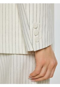Big-Star - Marynarka damska lniana w prążek kremowa Kinnia 102. Kolor: kremowy. Materiał: len. Wzór: prążki #5