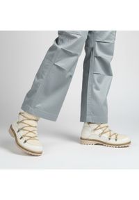 Białe Botki Kampa Damskie Ocieplane Obuwie. Okazja: na spacer. Zapięcie: sznurówki. Kolor: biały. Materiał: skóra. Sezon: zima. Styl: elegancki #1