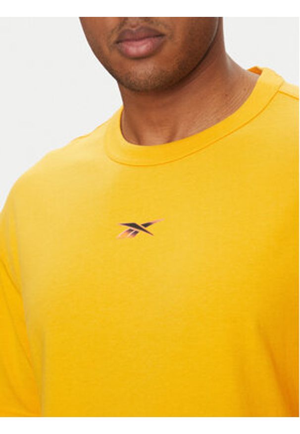 Reebok T-Shirt 100214894 Pomarańczowy Regular Fit. Kolor: pomarańczowy. Materiał: bawełna