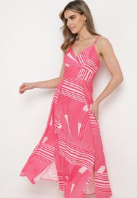Born2be - Fuksjowa Sukienka z Kopertowym Dekoltem na Regulowanych Ramiączkach z Rozcięciami Jatila. Okazja: na co dzień. Typ kołnierza: dekolt kopertowy. Kolor: różowy. Długość rękawa: na ramiączkach. Typ sukienki: kopertowe. Styl: casual #7