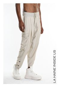 La Haine Inside Us Spodnie | 3M M1247 | Mężczyzna | Beżowy. Okazja: na co dzień. Kolor: beżowy. Materiał: wiskoza, poliamid. Wzór: aplikacja. Styl: casual, elegancki #3