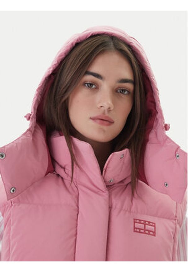 Tommy Jeans Bezrękawnik Tjw Alaska Grid Down Vest DW0DW21627 Różowy Regular Fit. Kolor: różowy. Materiał: syntetyk. Długość rękawa: bez rękawów
