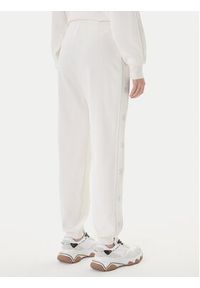 Guess Spodnie dresowe V5BB23 KCX22 Biały Regular Fit. Kolor: biały. Materiał: syntetyk #5