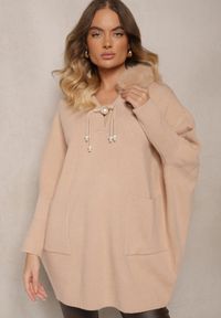 Renee - Beżowy Sweter o Kroju Nietoperza ze Sznurkiem Perełkami i Odpinanym Futerkiem Nomilora. Okazja: na co dzień. Kolor: beżowy. Materiał: futro. Długość rękawa: długi rękaw. Długość: długie. Wzór: aplikacja. Styl: elegancki, casual