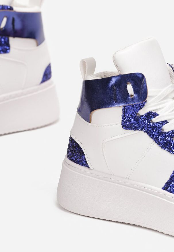 Born2be - Biało-Granatowe Sneakersy na Grubej Płaskiej Podeszwie z Cholewką za Kostkę Ozdobione Brokatem i Metalicznymi Wstawkami Byreli. Wysokość cholewki: za kostkę. Kolor: biały. Szerokość cholewki: normalna. Wzór: aplikacja