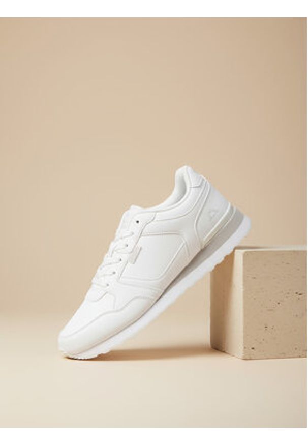 Kappa Sneakersy CEO-V12-1127 Biały. Kolor: biały. Materiał: skóra