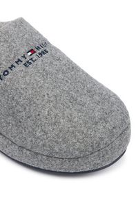 TOMMY HILFIGER - Tommy Hilfiger Kapcie Felt House FM0FM05614 Szary. Kolor: szary. Materiał: materiał