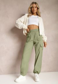 Renee - Zielone Spodnie Spadochronowe z Wysokim Stanem i Kieszeniami z Klapami Nymfa. Okazja: na co dzień. Stan: podwyższony. Kolor: zielony. Wzór: aplikacja. Styl: casual #5