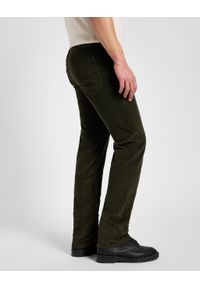 Lee - LEE MĘSKIE SPODNIE MATERIAŁOWE SZTRUKSOWE SZTRUKS DAREN ZIP FLY OLIVE NIGHT 112355816 L707016192. Materiał: materiał, sztruks