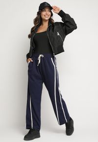 Born2be - Granatowe Szerokie Spodnie z Dodatkiem Wiskozy z Wysokim Stanem i Paskiem Lulula. Okazja: na co dzień. Stan: podwyższony. Kolor: niebieski. Materiał: wiskoza. Styl: elegancki, casual #5