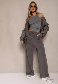 Renee - Ciemnoszare Szerokie Spodnie z Gumką w Talii i Kieszeniami Tosvelia. Okazja: na co dzień. Kolor: szary. Styl: elegancki, casual #5