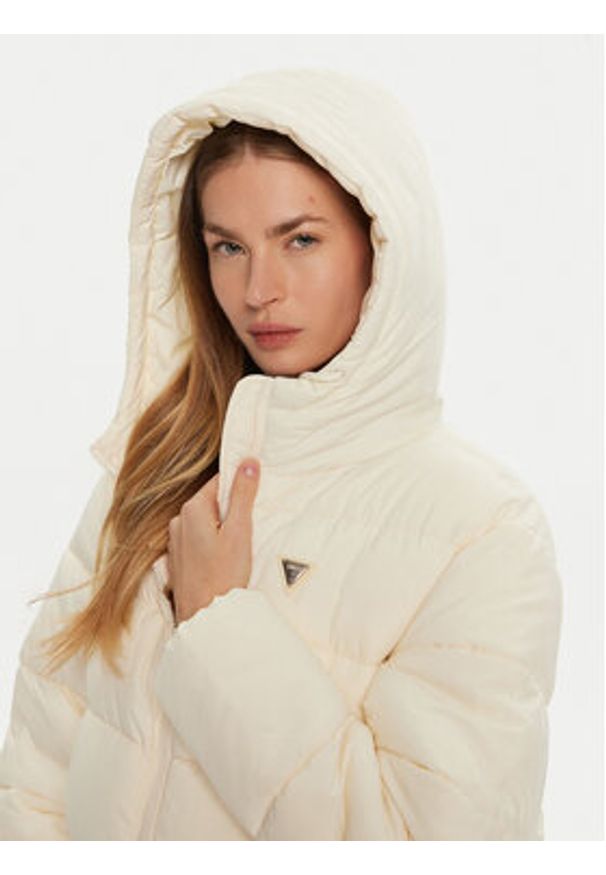 Guess Kurtka zimowa V4BL04 WFYE2 Beżowy Regular Fit. Kolor: beżowy. Materiał: syntetyk. Sezon: zima