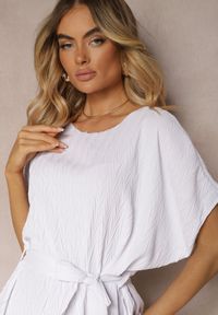 Renee - Biała Pudełkowa Sukienka Wiązana w Talii Junolia. Okazja: na co dzień. Kolor: biały. Styl: klasyczny, casual, elegancki #4