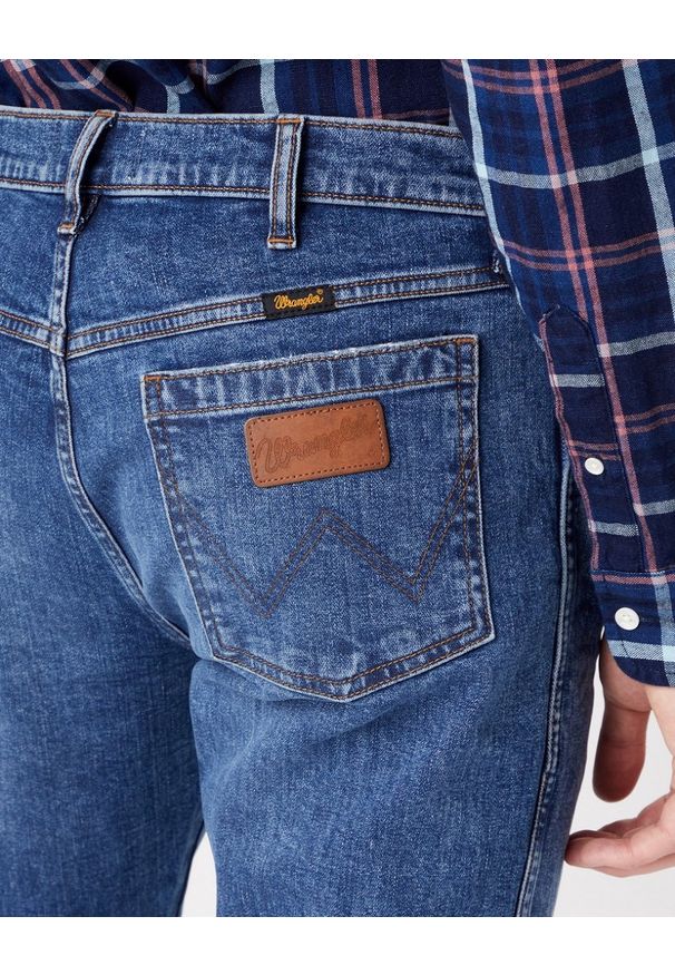 Wrangler - WRANGLER LARSTON MĘSKIE SPODNIE JEANSOWE DARK INDIGO W18S59X1E 112324510