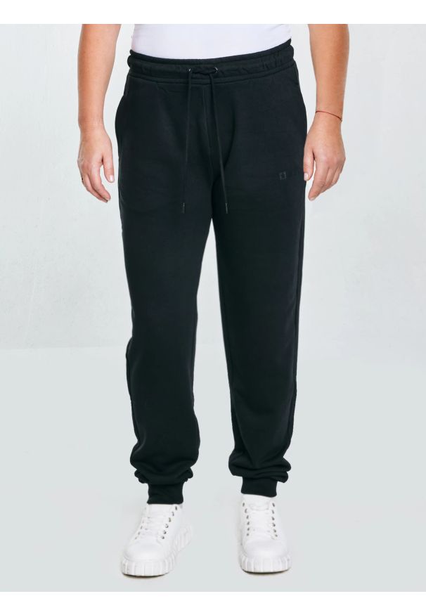 Big-Star - Spodnie damskie dresowe czarne Kathy 906. Kolor: czarny. Materiał: dresówka. Wzór: nadruk