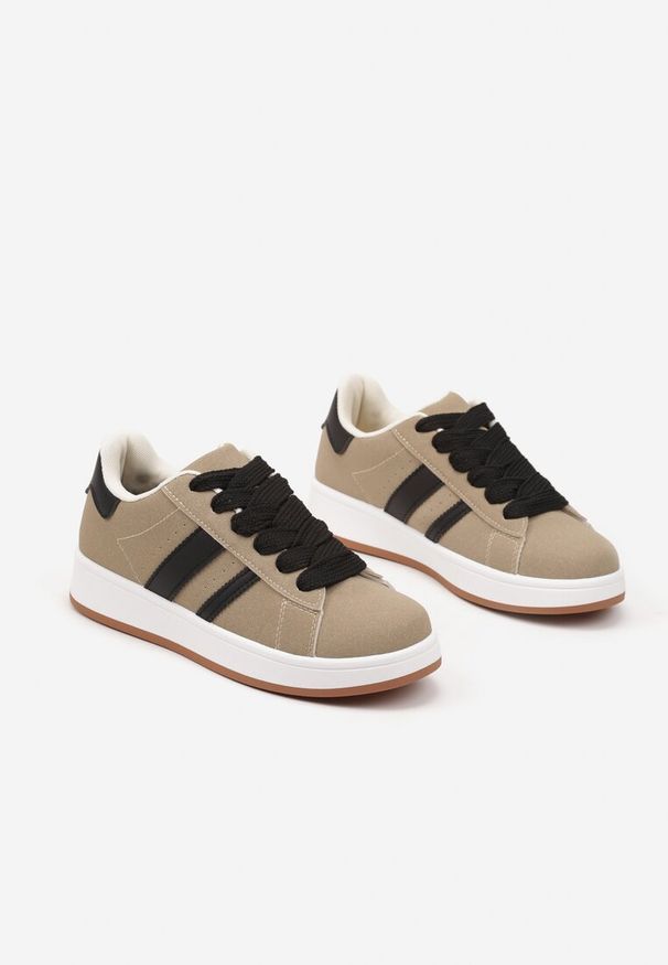 Renee - Beżowe Sneakersy na Niskiej Platformie z Naszywkami Flordexia. Okazja: na co dzień. Kolor: beżowy. Materiał: jeans. Wzór: aplikacja. Obcas: na platformie