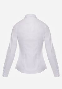 Renee - Biała Klasyczna Koszula Zapinana na Guziki Vikria. Okazja: na co dzień, na randkę. Kolor: biały. Materiał: jeans. Długość rękawa: długi rękaw. Długość: długie. Wzór: aplikacja. Styl: klasyczny #2