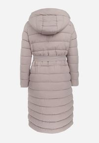 Born2be - Ciemnoróżowa Pikowana Kurtka Płaszcz o Przedłużonym Fasonie z Paskiem i Kapturem Gerit. Kolor: różowy. Materiał: materiał #3