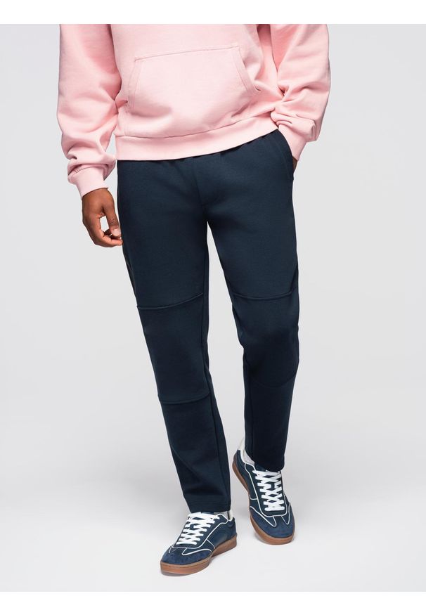 Ombre Clothing - Spodnie męskie dresowe z prostą nogawką i gumowymi detalami – ciemnoniebieskie V2 - Rozmiar: XXL. Kolor: niebieski. Materiał: guma, dresówka. Wzór: gładki, aplikacja. Styl: elegancki