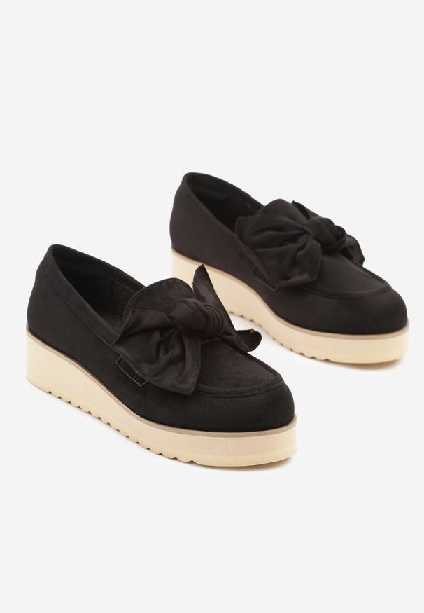 Renee - Czarne Mokasyny z Ekozamszu na Niskiej Platformie z Ozdobną Kokardą Nusalena. Okazja: na co dzień. Kolor: czarny. Materiał: jeans. Obcas: na platformie. Styl: elegancki, casual