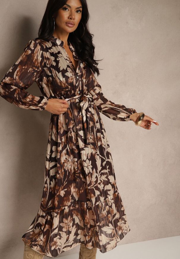 Renee - Beżowa Sukienka o Rozkloszowanym Kroju z Wiązanym Paskiem i Metaliczną Nicią Nalimirae. Okazja: na co dzień. Typ kołnierza: dekolt w kształcie V. Kolor: beżowy. Materiał: skóra, elastan, wiskoza. Styl: casual