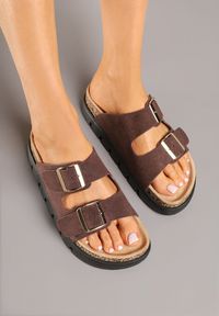 Born2be - Brązowe Klapki z Paskami z Klamrami na Żłobionej Podeszwie Kinavella. Okazja: na co dzień, na spacer. Kolor: brązowy. Sezon: lato. Styl: casual, elegancki #6