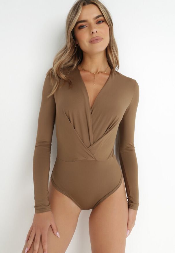 Born2be - Brązowe Body Candletree. Okazja: na co dzień. Kolor: brązowy. Materiał: wiskoza, jeans. Wzór: aplikacja. Styl: casual, elegancki