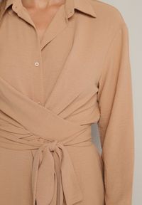 Born2be - Brązowa Koszulowa Sukienka Midi z Guzikami i Materiałowym Paskiem Tetenai. Okazja: na co dzień. Kolor: brązowy. Materiał: materiał. Typ sukienki: koszulowe. Styl: casual. Długość: midi #3