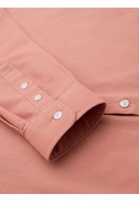 Ombre Clothing - Męska koszula lniana ze stójką i kieszenią REGULAR FIT – brzoskwiniowa V1. Okazja: na co dzień. Typ kołnierza: kołnierzyk stójkowy. Kolor: pomarańczowy. Materiał: len. Długość rękawa: długi rękaw. Długość: długie. Sezon: wiosna, lato. Styl: casual #8