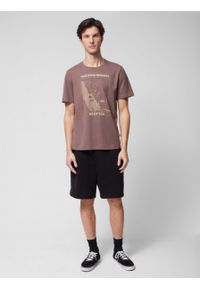 outhorn - T-shirt z nadrukiem męski - brązowy. Kolor: brązowy. Materiał: bawełna, materiał, dzianina. Długość: długie. Wzór: nadruk. Sezon: wiosna #6