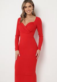 Born2be - Czerwona Dopasowana Sukienka Maxi z Kopertowym Dekoltem Mistena. Kolor: czerwony. Długość rękawa: długi rękaw. Typ sukienki: kopertowe. Długość: maxi #4